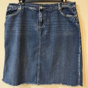 Woman Denim Skirt Size 20W Embroidered Fleur de Lis Frayed Hem Blue Jean Skirt